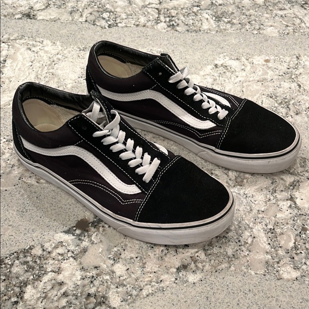 Vans Men's Black and White Sneakers